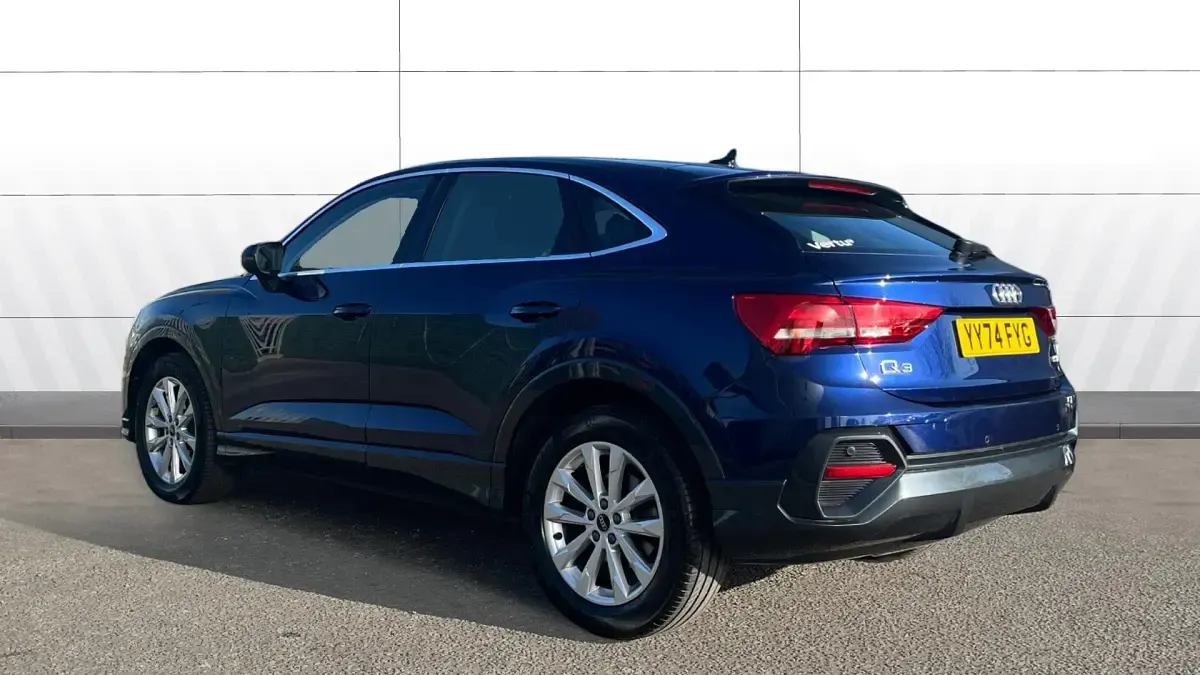 Usado Audi Q3 Sport 150 HP (110 kW) 2024 Azul SUV