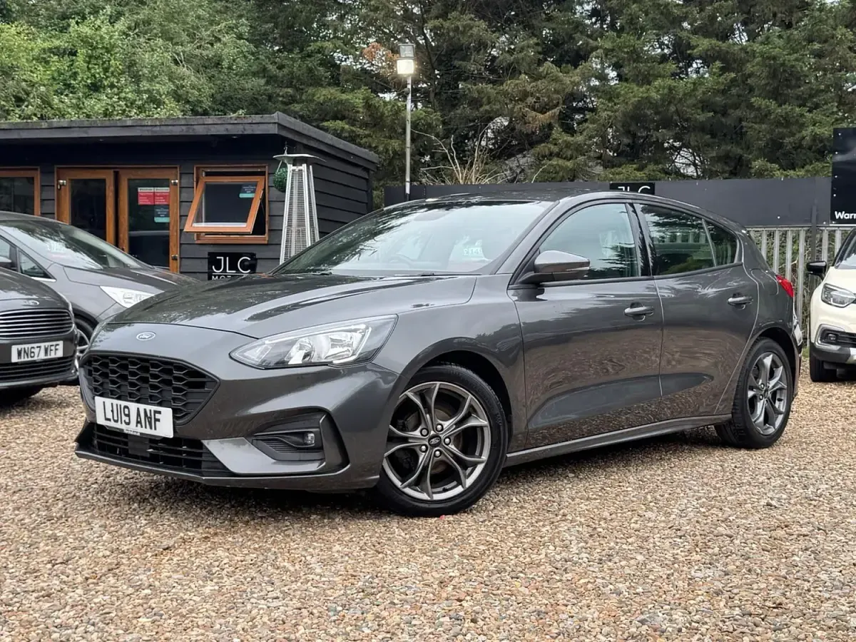 Used Ford Focus ST-Line 125 HP (91 kW) 2019 Grey Hatchback