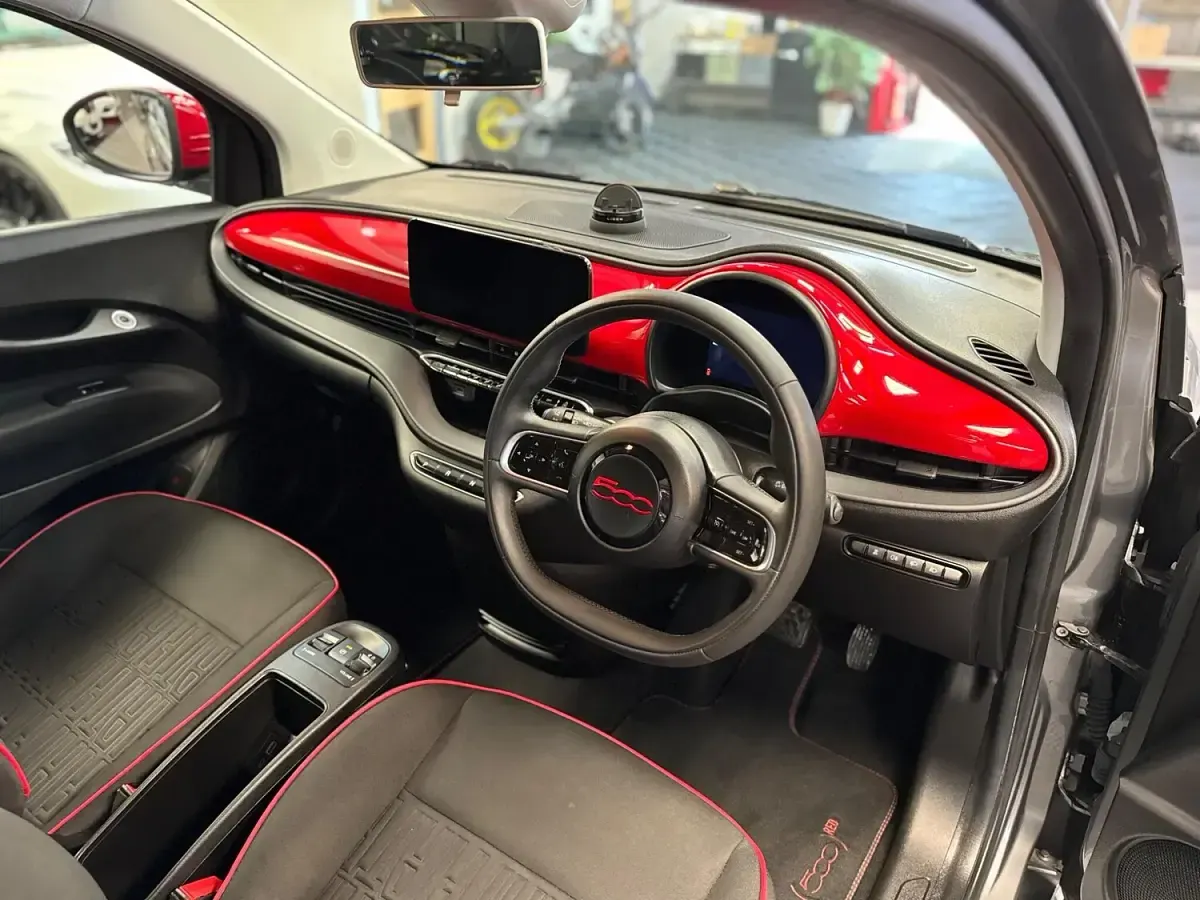 Used Fiat 500e Red 86 kW (118 HP) 2022 Grey Hatchback