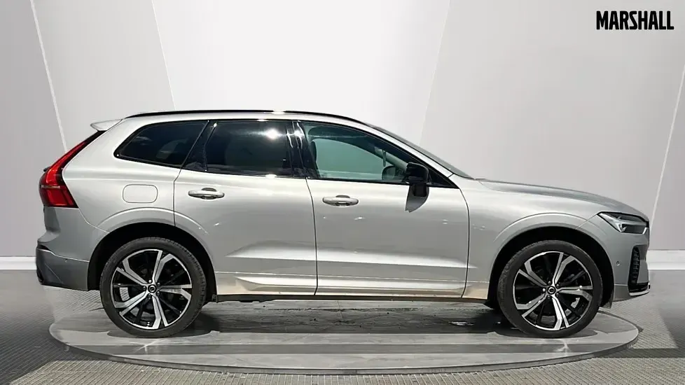 Used Volvo XC60 Ultra 250 HP (183 kW) 2025 Silver SUV