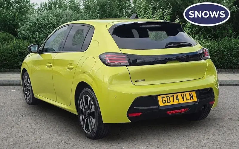 Used Peugeot 208 Allure 101 HP (74 kW) 2025 Yellow Hatchback
