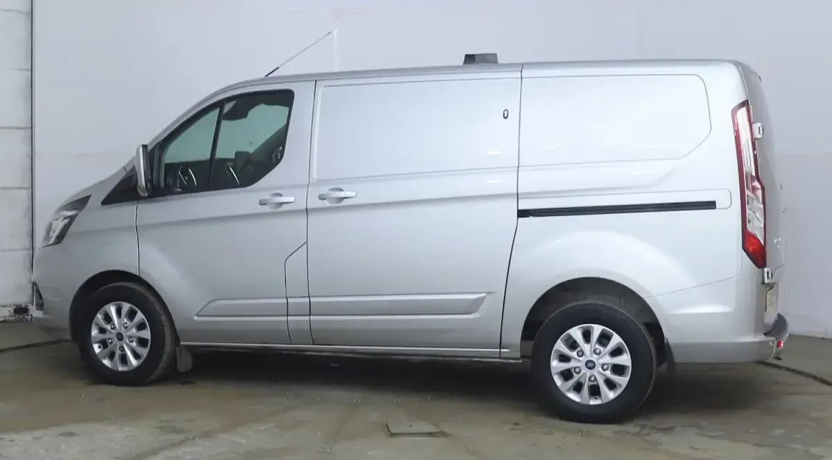 Used Ford Transit Custom Limited 130 HP (95 kW) 2022 Silver Van