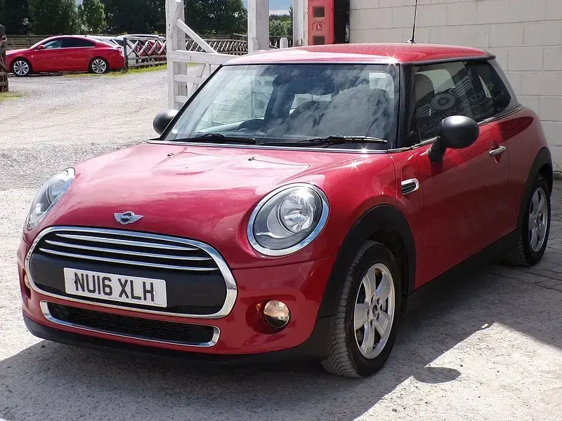 Used Mini ONE Hatch 102 HP (75 kW) 2016 Red Hatchback