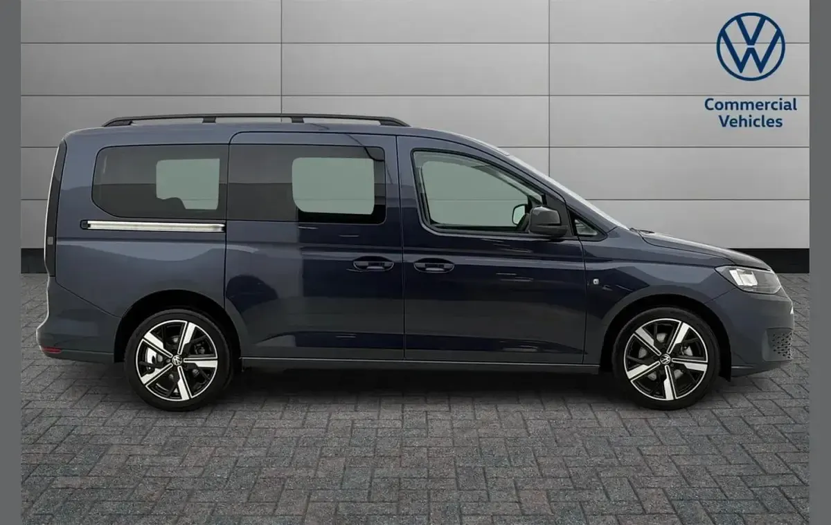 Used VW Caddy Maxi Life 122 HP (89 kW) 2025 Blue MPV