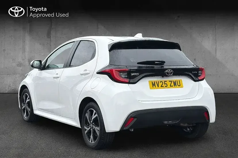 Used Toyota Yaris Design 116 HP (85 kW) 2025 White Hatchback