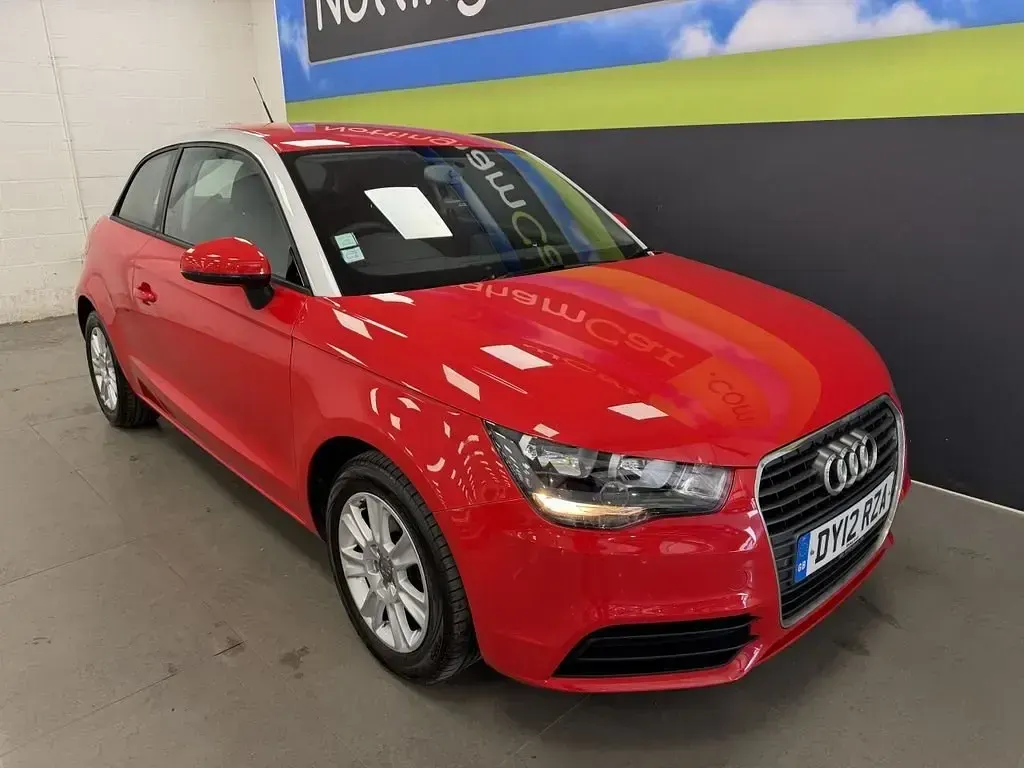 Usado Audi A1 Design 105 CV (77 kW) 2012 Rojo Utilitario