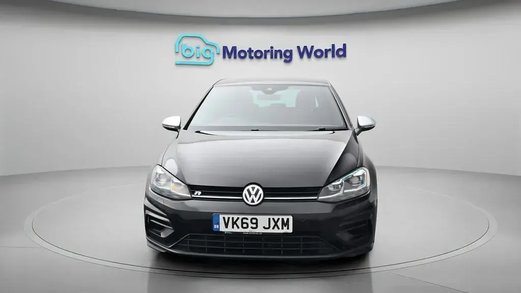 Begagnad VW Golf VII R 300 HK (220 kW) 2019 Svart Halvkombi