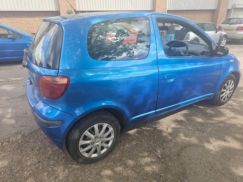 Second-hand Toyota Yaris T3 2003 Albastru Hatchback
