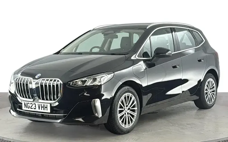 Second-hand BMW 225 Luxury Line 245 CP (180 kW) 2026 Break