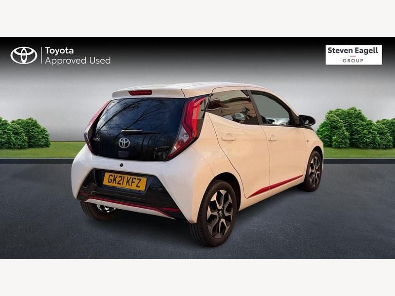 Used Toyota Aygo Trend 72 HP (52 kW) 2021 White Hatchback