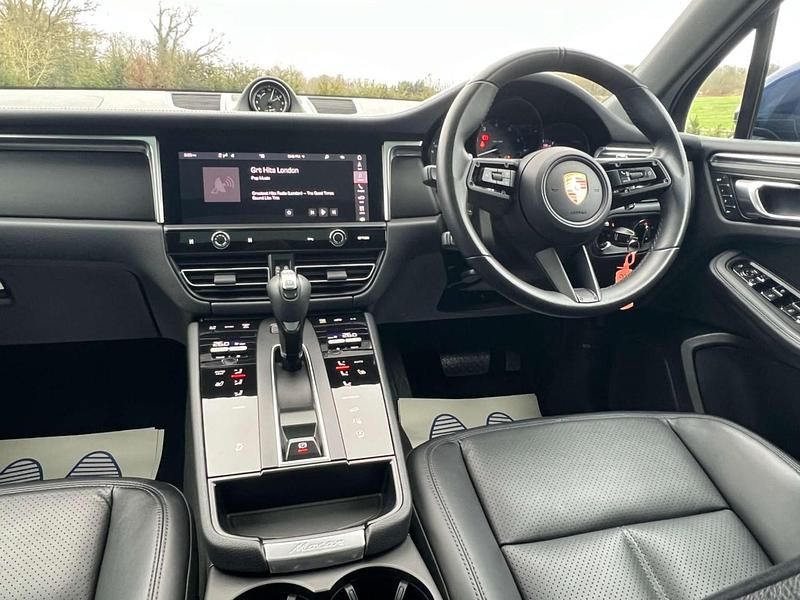 Used Porsche Macan 265 HP (194 kW) 2023 Blue SUV