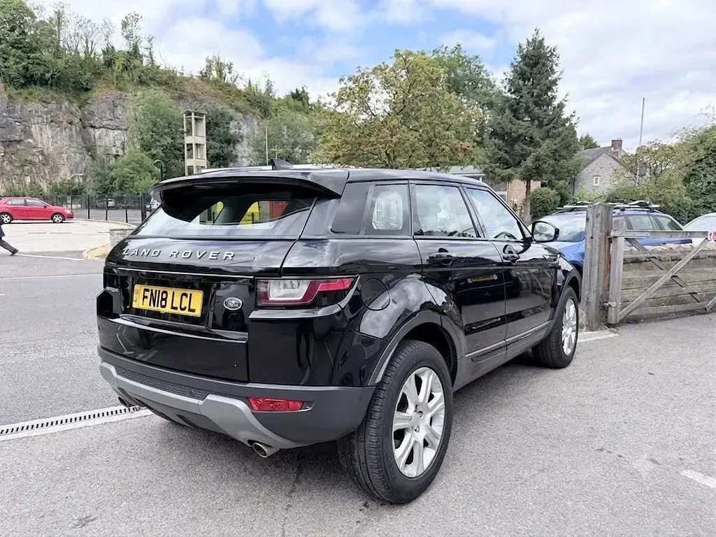 Used Land Rover Range Rover evoque SE 150 HP (110 kW) 2018 Black Estate