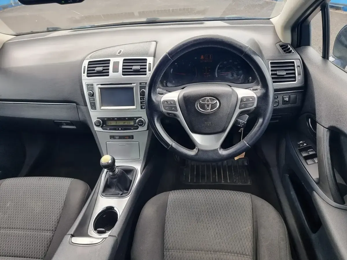 Used Toyota Avensis 2012 Blue Sedan