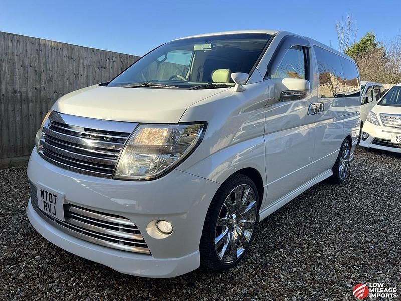 Used Nissan Elgrand 2007 White MPV