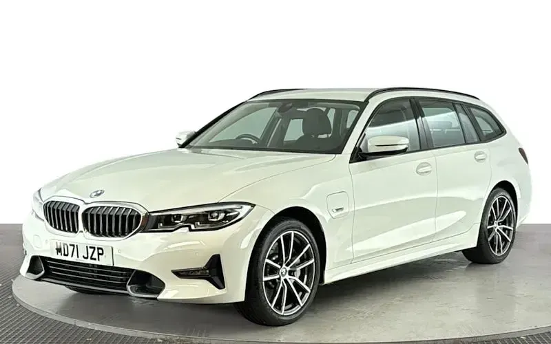 Begagnad BMW 330e Sport Line 292 HK (214 kW) 2022 Kombi