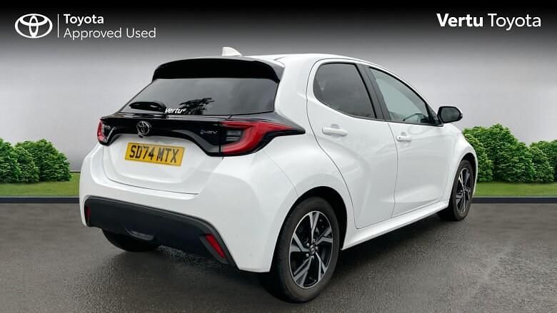 Used Toyota Yaris Hybrid Design 116 HP (85 kW) 2024 White Hatchback