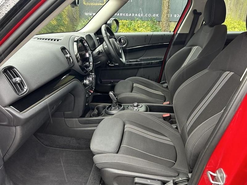 Begagnad Mini Cooper S Classic 2021 Röd Halvkombi