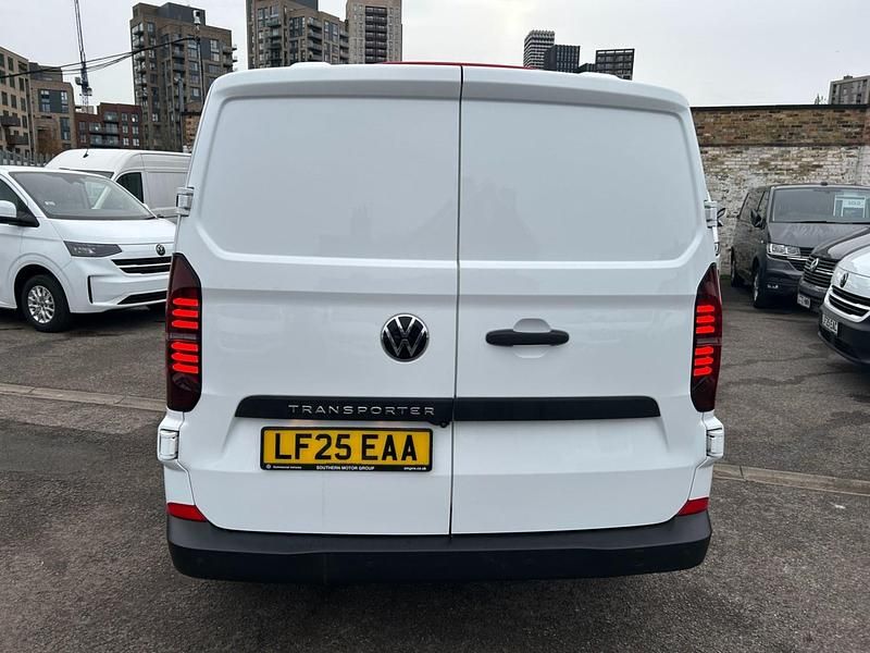 Second-hand VW Transporter 110 CP (80 kW) 2025 Alb Van