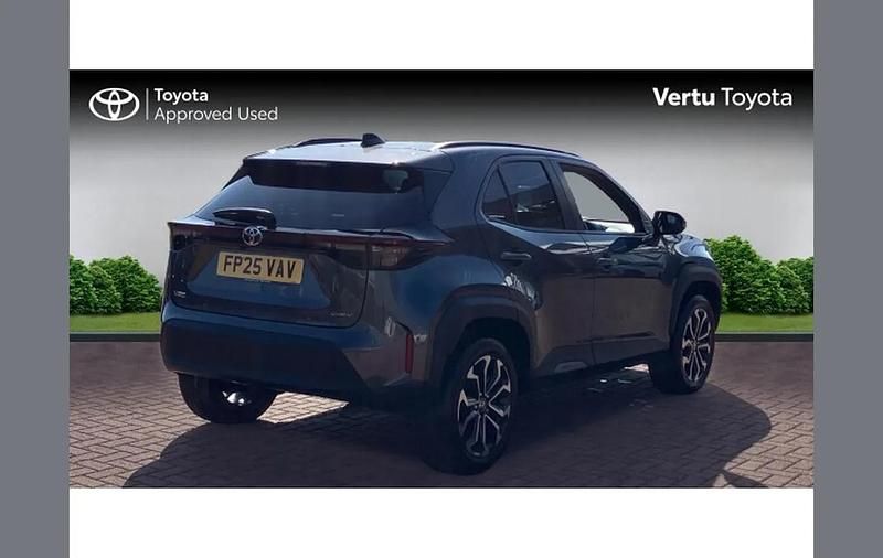 Used Toyota Yaris Cross Design 113 HP (83 kW) 2025 Grey SUV