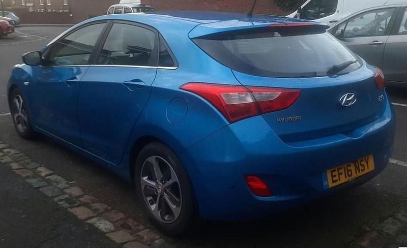 Used Hyundai i30 SE 120 HP (88 kW) 2016 Blue Hatchback