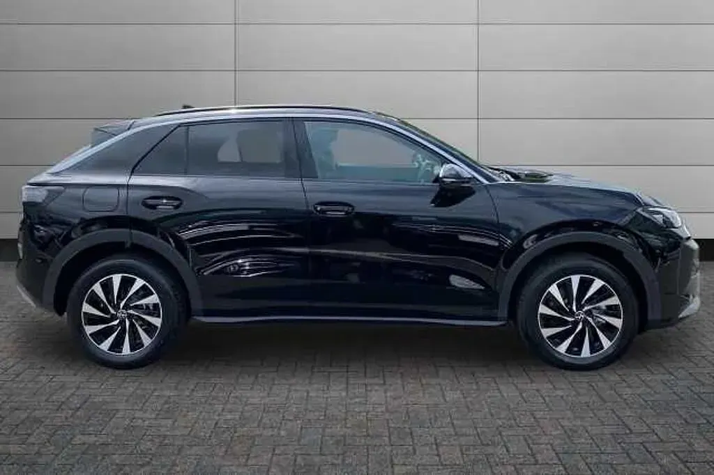 Used VW T-Roc Life 150 HP (110 kW) 2026 Black SUV
