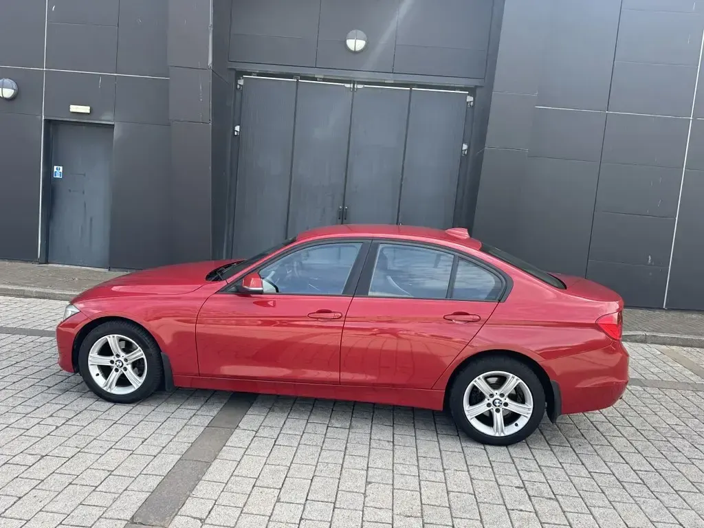 Used BMW 318 2012 Red Sedan