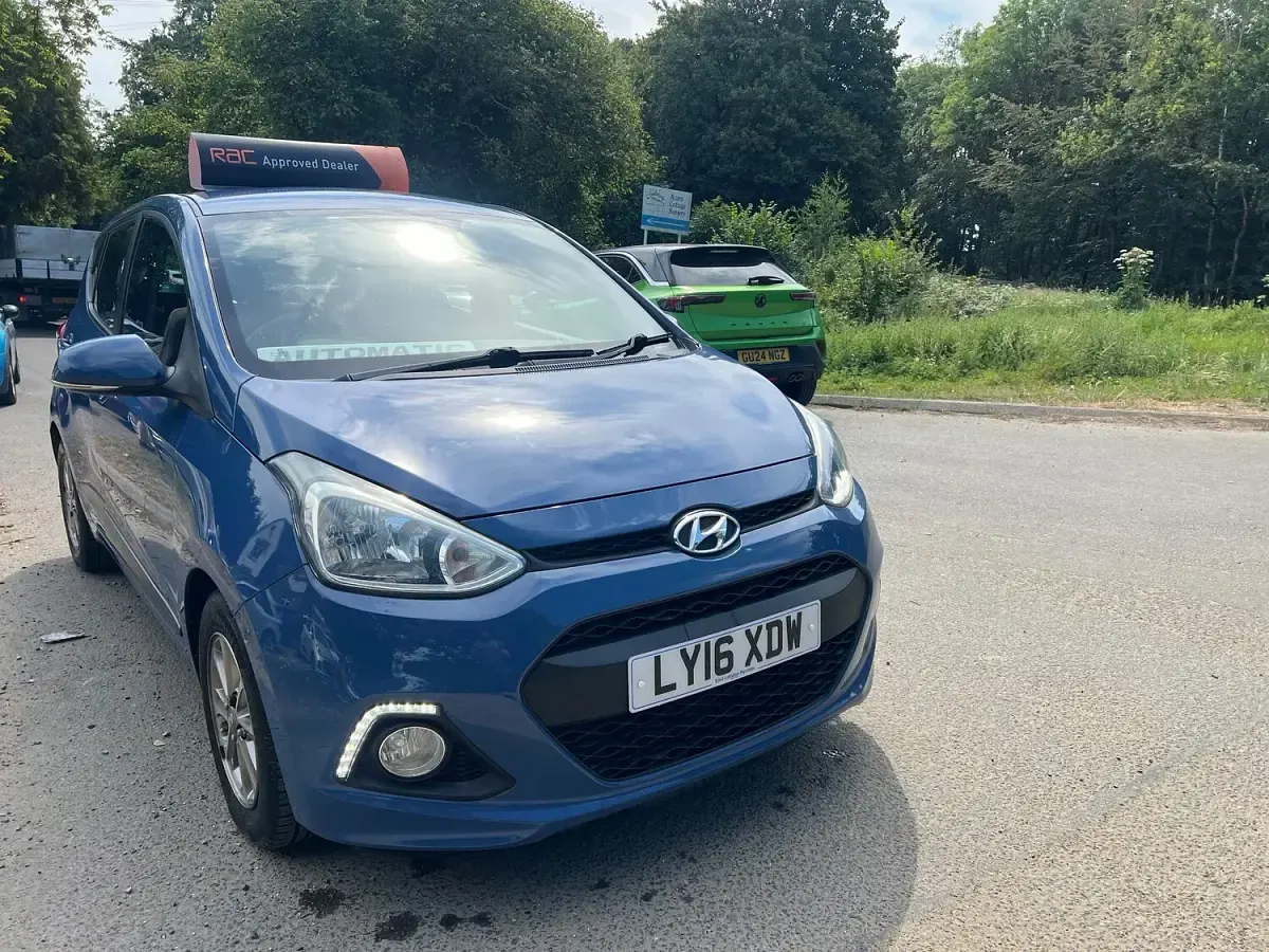 Used Hyundai i10 Premium 87 HP (63 kW) 2016 Blue Hatchback