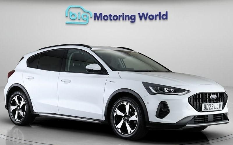 Begagnad Ford Focus Active 125 HK (91 kW) 2023 Vit Halvkombi