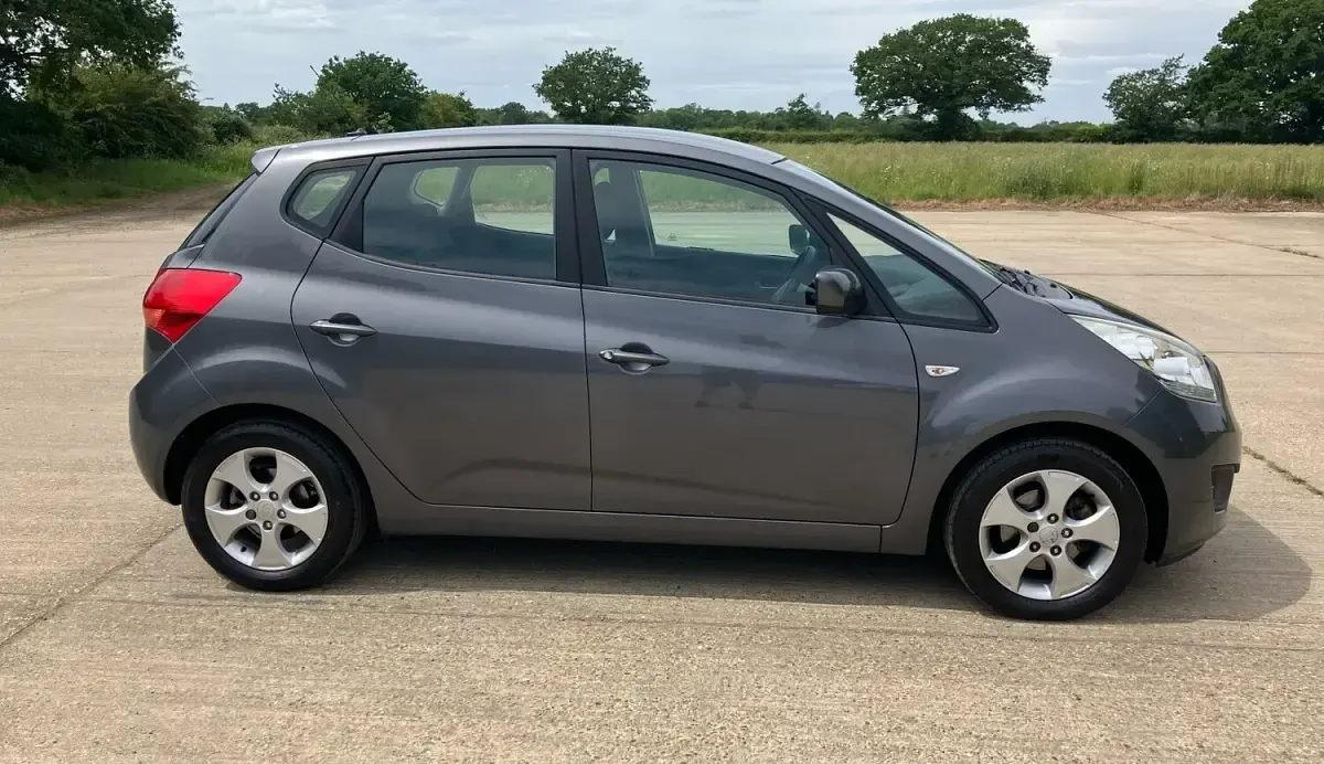 Used Kia Venga 90 HP (66 kW) 2010 Grey Hatchback