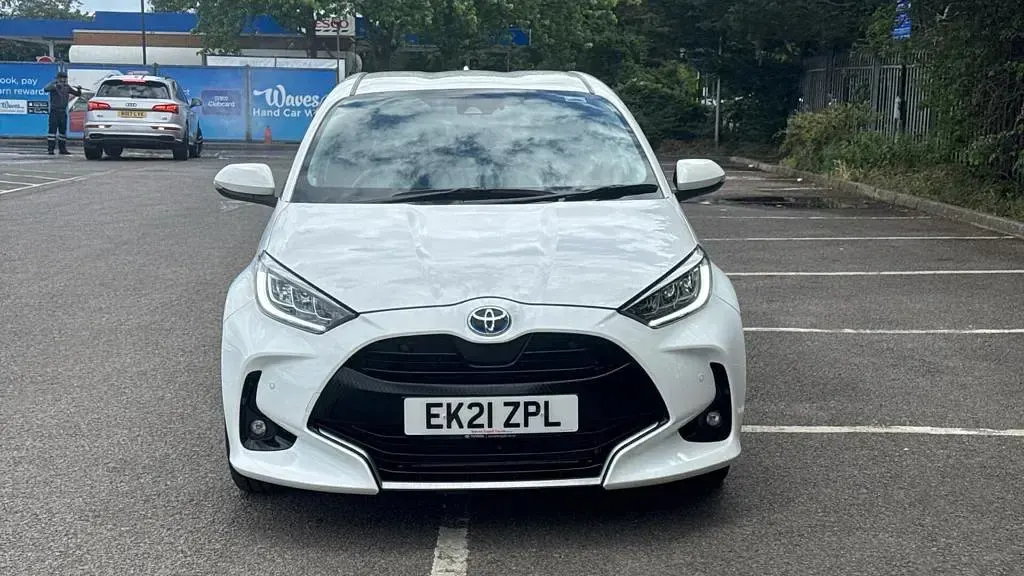 Used Toyota Yaris 91 HP (66 kW) 2021 White Hatchback