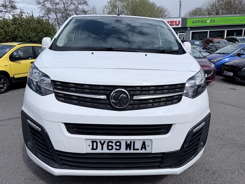 Second-hand Vauxhall Vivaro Sportive 101 CP (74 kW) 2019 Alb Monovolum