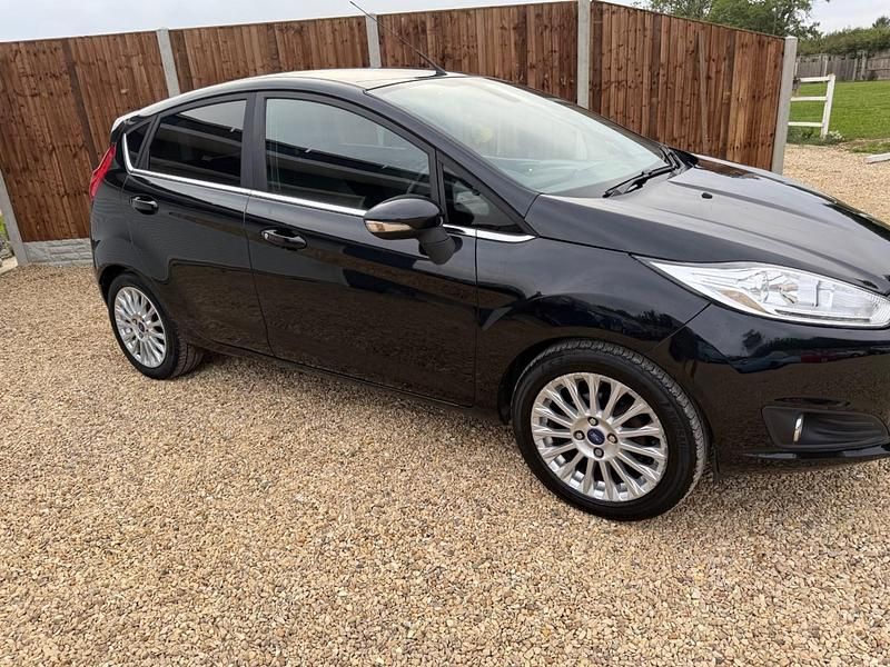 Black Used 2014 Ford Fiesta Titanium Hatchback | £3,495 (Fair price) - Image 1/4