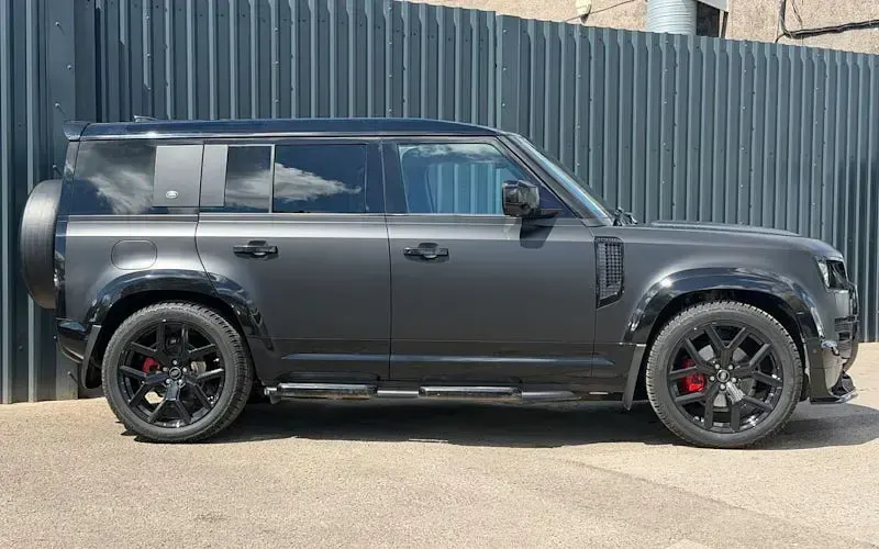 Używany Land Rover Defender First Edition 250 KM (183 kW) 2021 Czarny SUV