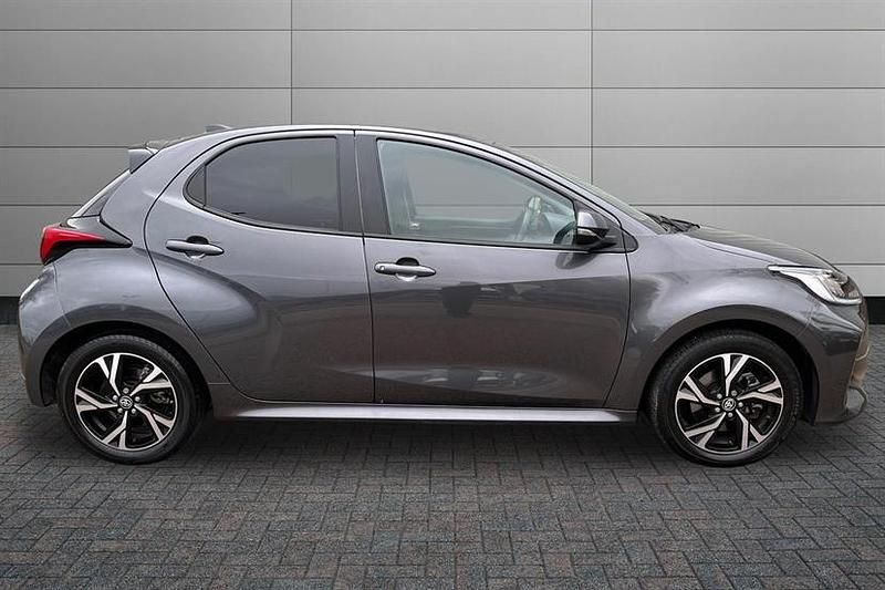 Used Toyota Yaris Hybrid Design 116 HP (85 kW) 2024 Grey Hatchback