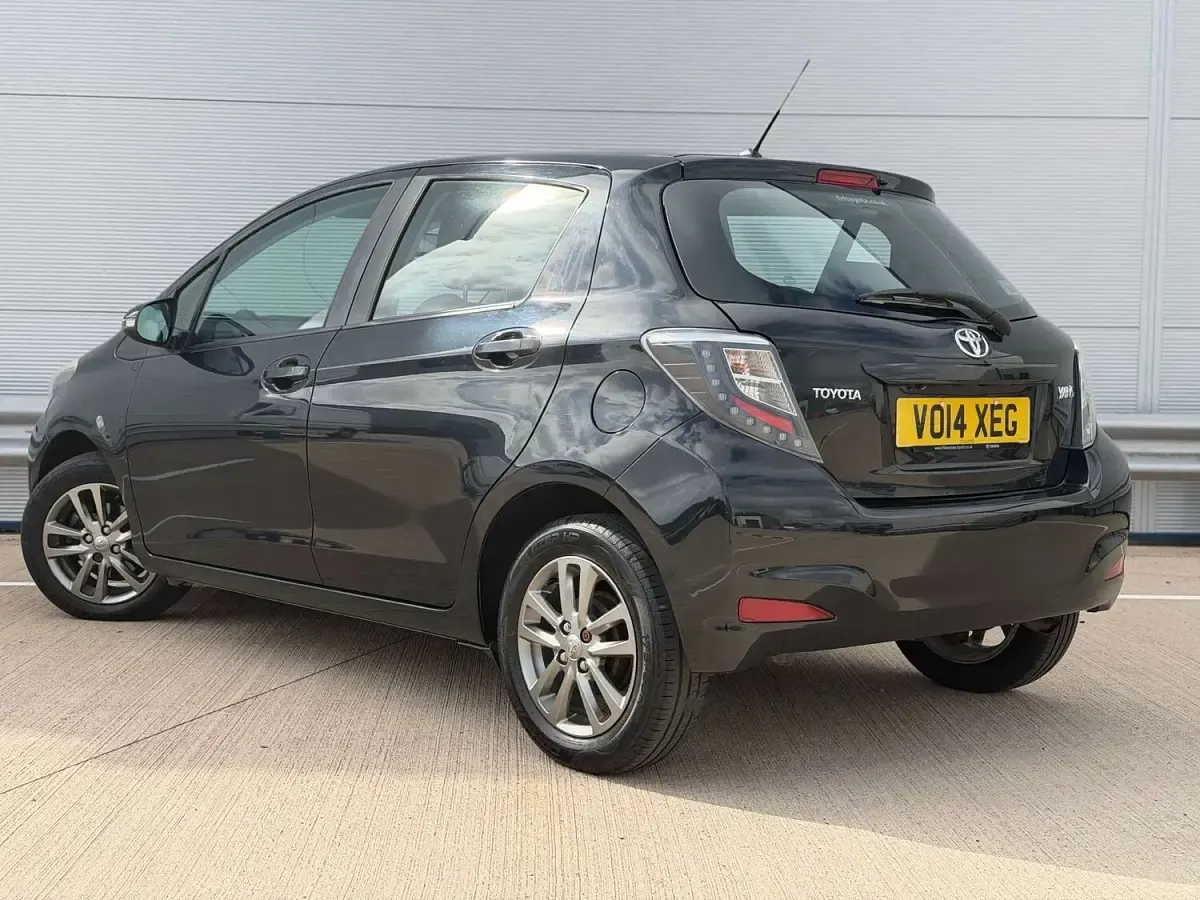 Used Toyota Yaris 2014 Black Hatchback