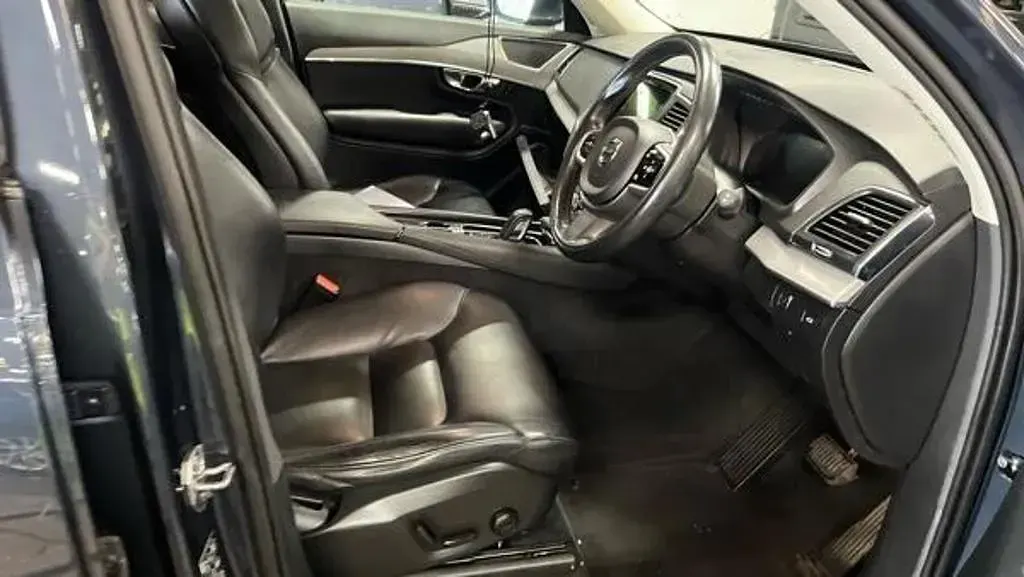 Used Volvo XC90 Momentum 2020 Blue SUV