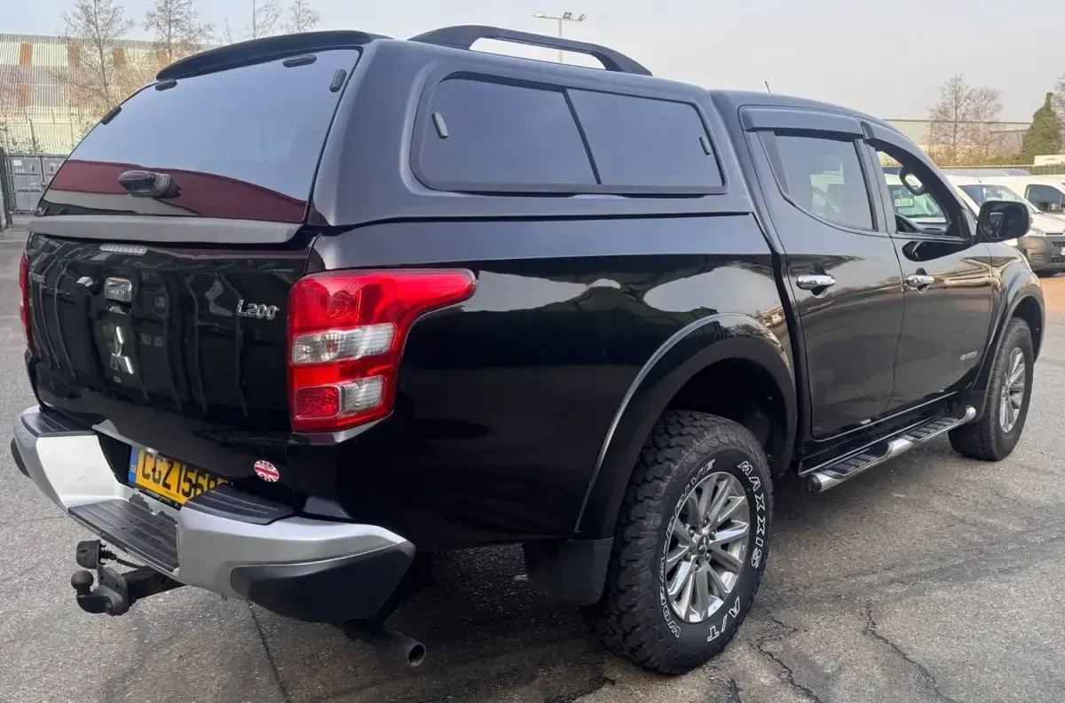 Usado Mitsubishi L200 Warrior 178 HP (130 kW) 2016 Preto Pickup