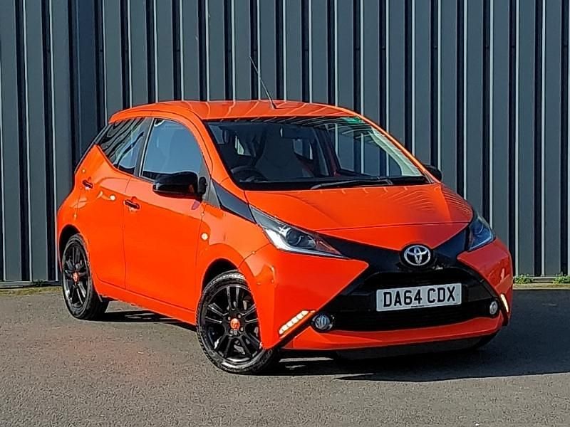 Used Toyota Aygo X-cite 68 HP (50 kW) 2014 Orange Hatchback