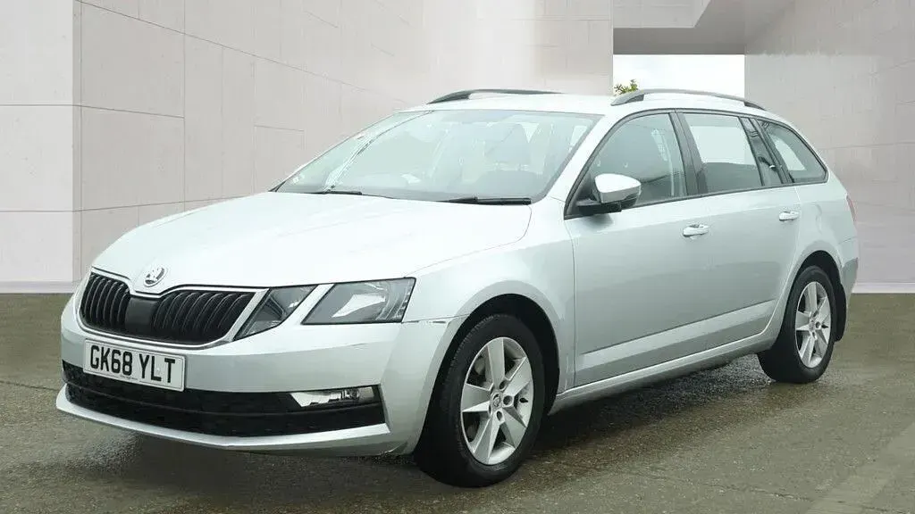 Begagnad Skoda Octavia SE 2018 Silver Kombi