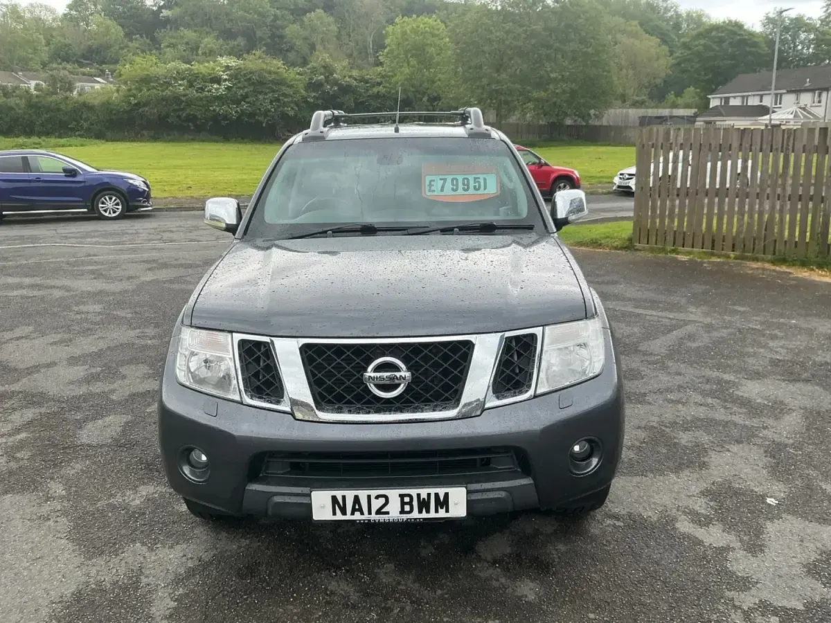Begagnad Nissan Navara Tekna 2012 Grå Pickup
