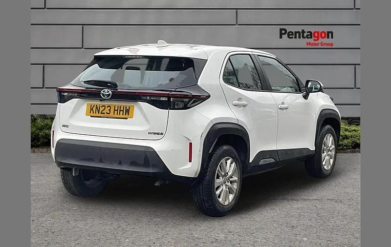 Used Toyota Yaris Cross 113 HP (83 kW) 2023 White SUV