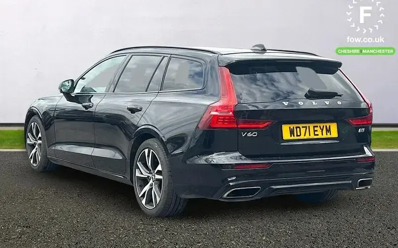 Usado Volvo V60 R-Design 163 HP (119 kW) 2021 Preto Carrinha