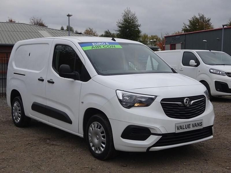 White Used 2020 Vauxhall Combo Sportive MPV | £6,985 (Fair price) - Image 1/4