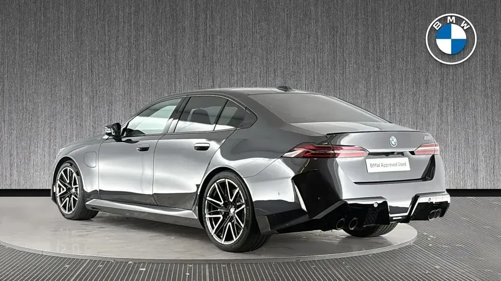 Begagnad BMW M5 Comfort Edition 717 HK (527 kW) 2025 Grå