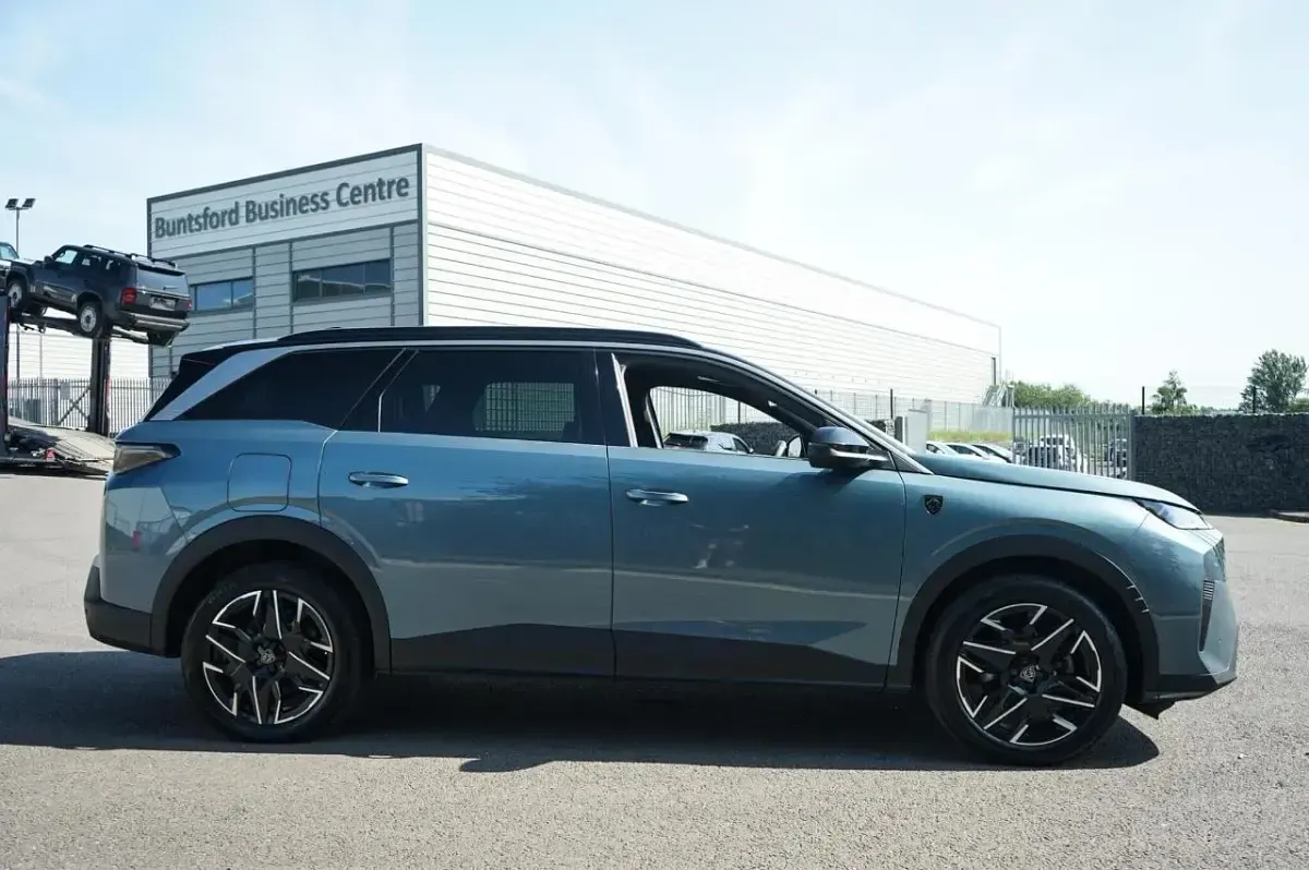 Used Peugeot 5008 GT 134 HP (98 kW) 2025 Blue SUV