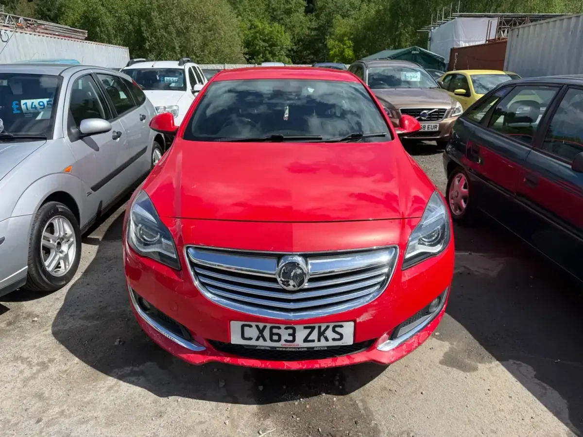 Używany Vauxhall Insignia Edition 2013 Czerwony Hatchback