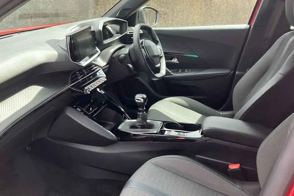Used Peugeot 2008 Allure+ 100 HP (73 kW) 2023 Red SUV