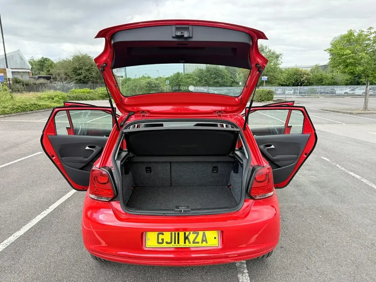Used VW Polo SE 70 HP (51 kW) 2011 Red Hatchback