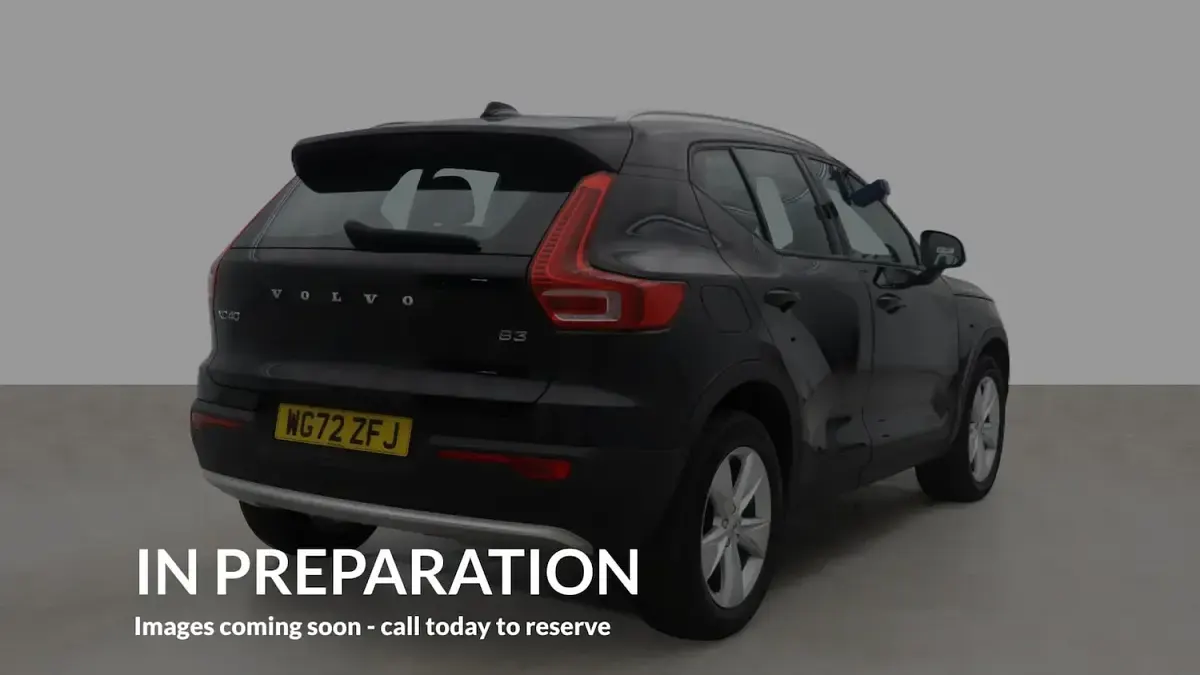 Begagnad Volvo XC40 Core 163 HK (119 kW) 2022 Svart SUV