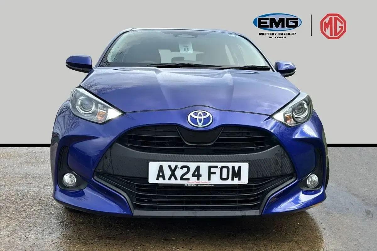 Usado Toyota Yaris 116 HP (85 kW) 2024 Azul Citadino